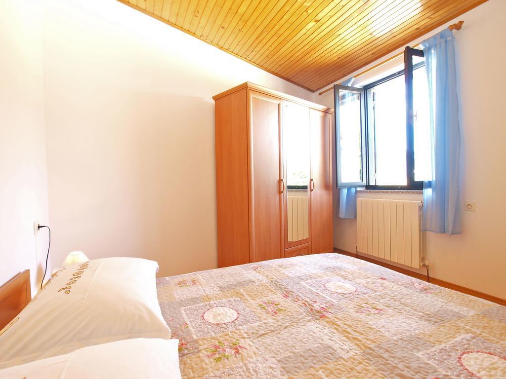 House Sandra 1430 Peresiji Exteriér fotografie