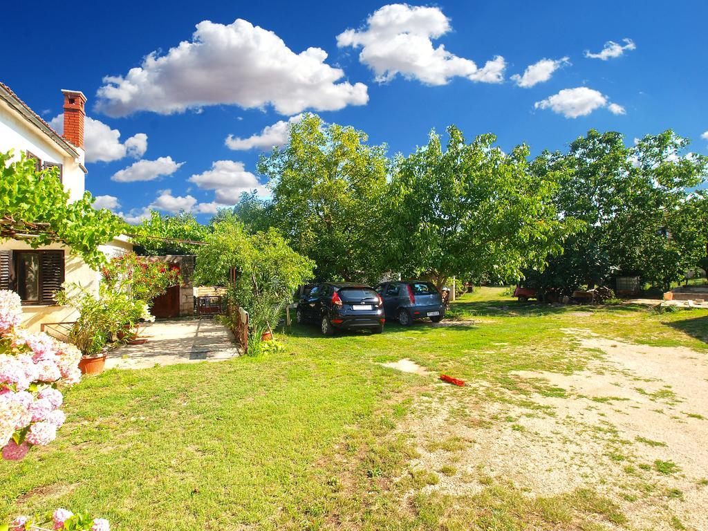 House Sandra 1430 Peresiji Exteriér fotografie